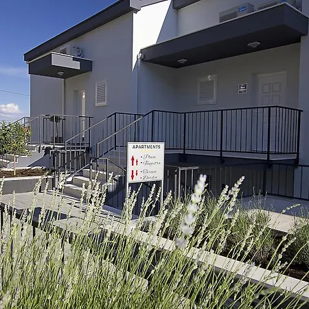 アパート Palace 1 Djardin