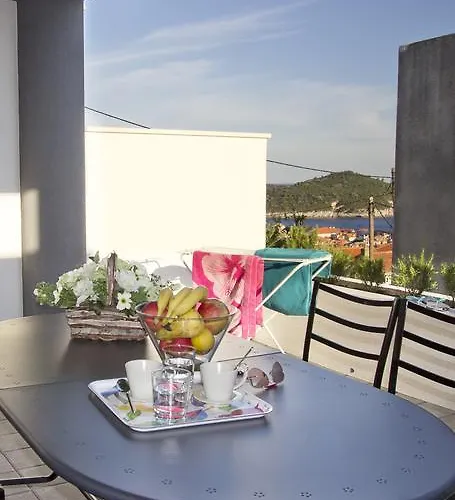 Palace 1 Djardin Apartman *